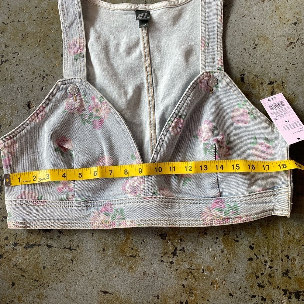 NWT Wild Fable Light Wash Floral Crop Denim Vest with Side Zipper in Size XL - Picture 4 of 9